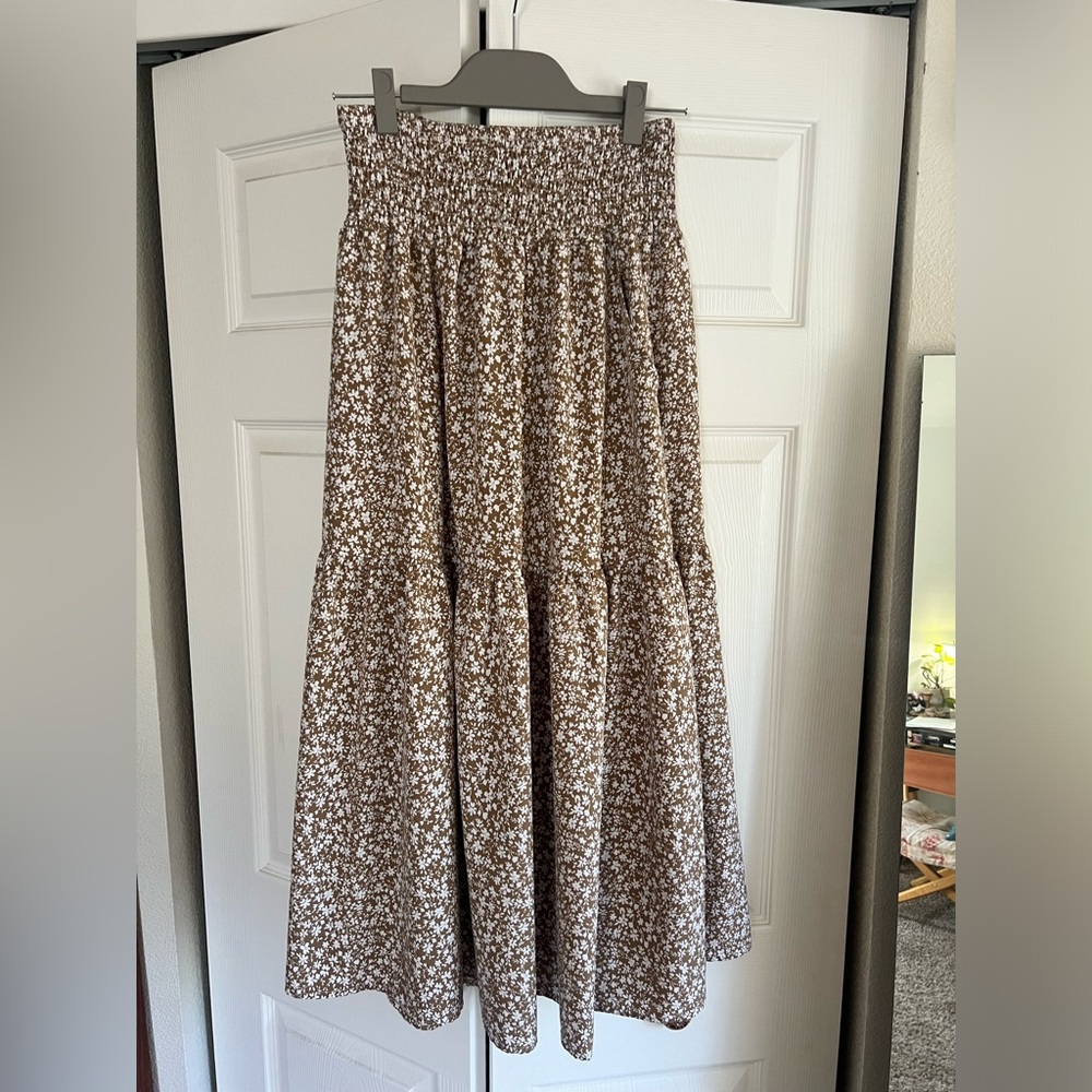 Brown White Floral Tiered Maxi Skirt smocked top small to large fit Pockets Boho